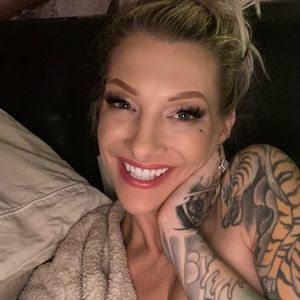 Meet your Posher, Synthia